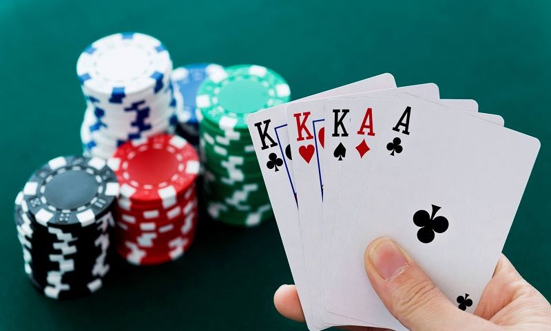 Một bộ Poker sẽ gồm những gì